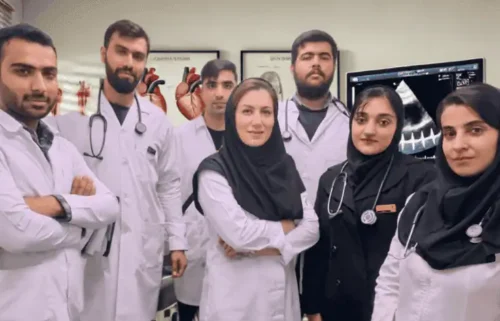 دکتر محبوبه شیخ، عکس با دانشجویان پزشکی